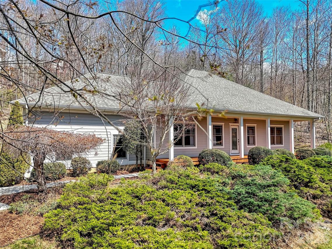 523 Brandywine Rd., Waynesville, NC 28786