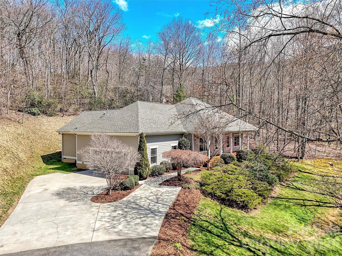 523 Brandywine Rd., Waynesville, NC 28786