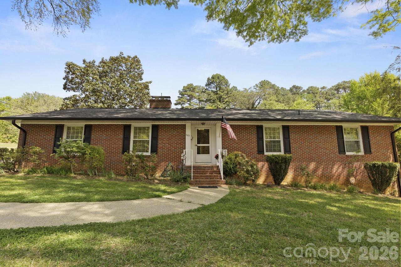 607 12th Ave., Hickory, NC 28601