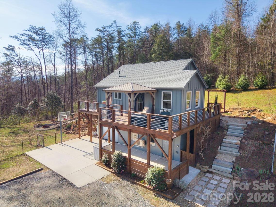 132 Peaceful View Dr., Fairview, NC 28730