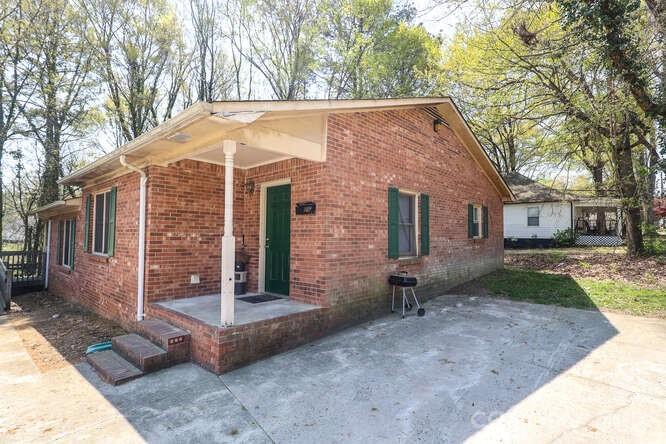1401 W Mauney Ave., Gastonia, NC 28052