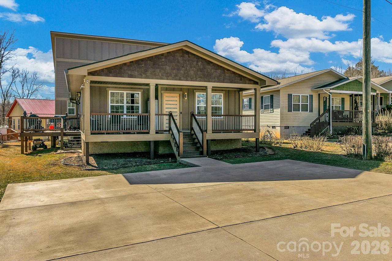 215 E Oakview Rd., Asheville, NC 28806