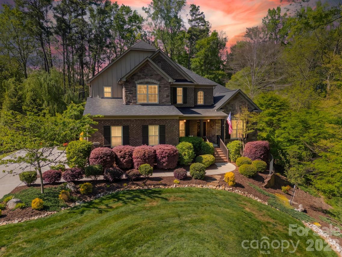800 Hidden Pond Ln., Waxhaw, NC 28173