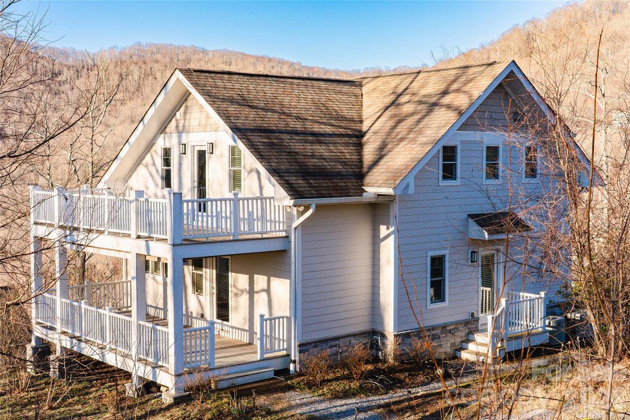 11 Lila Ln., Clyde, NC 28721