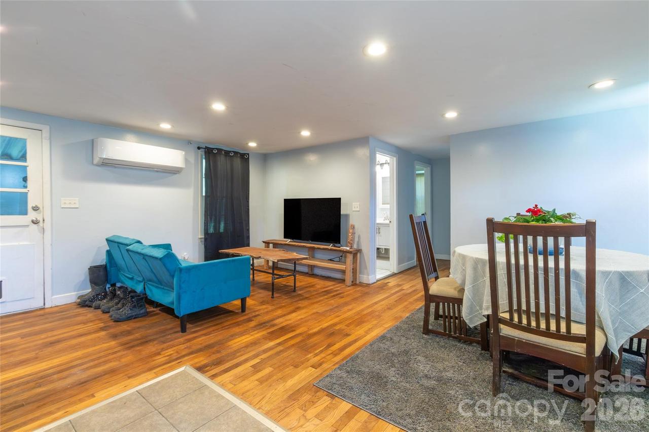 14 Winter Woods Dr., Asheville, NC 28806