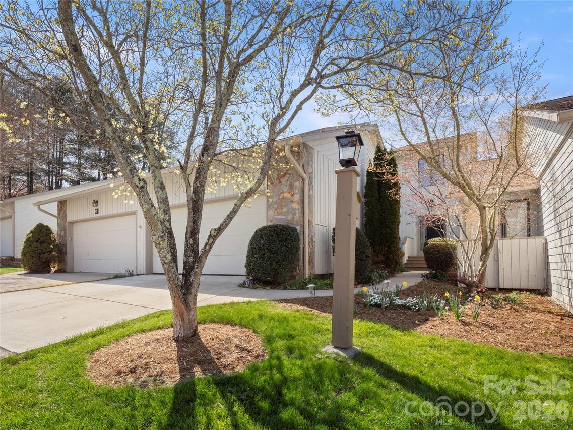 141 Deerlake Dr., Asheville, NC 28803