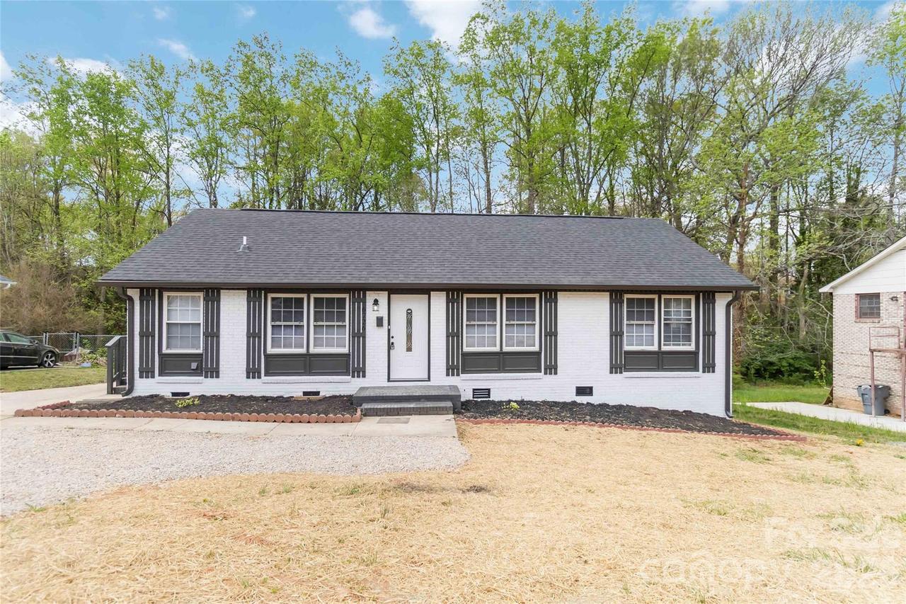 6726 Barrington Dr., Charlotte, NC 28215