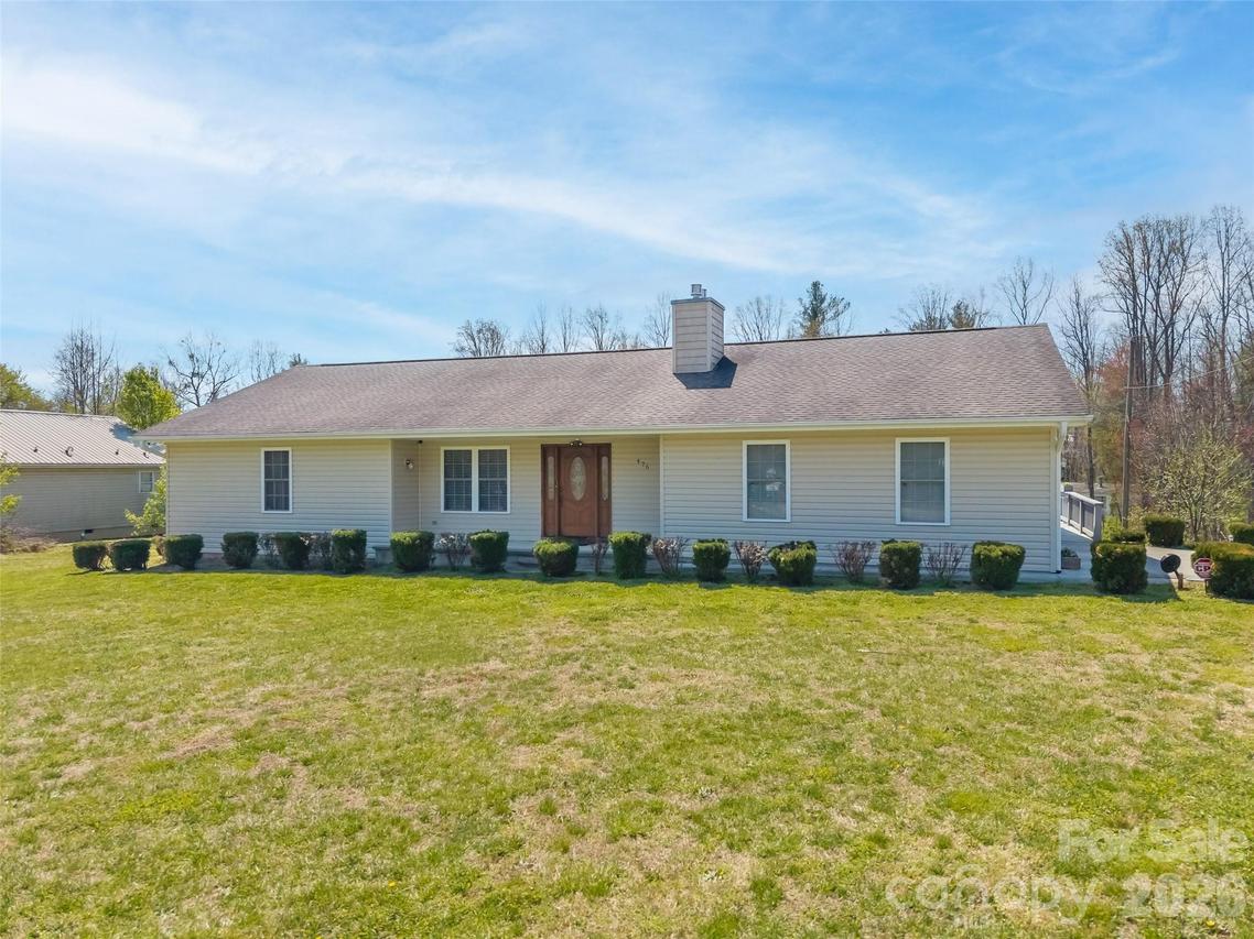 476 Jackson Loop Rd., Flat Rock, NC 28731