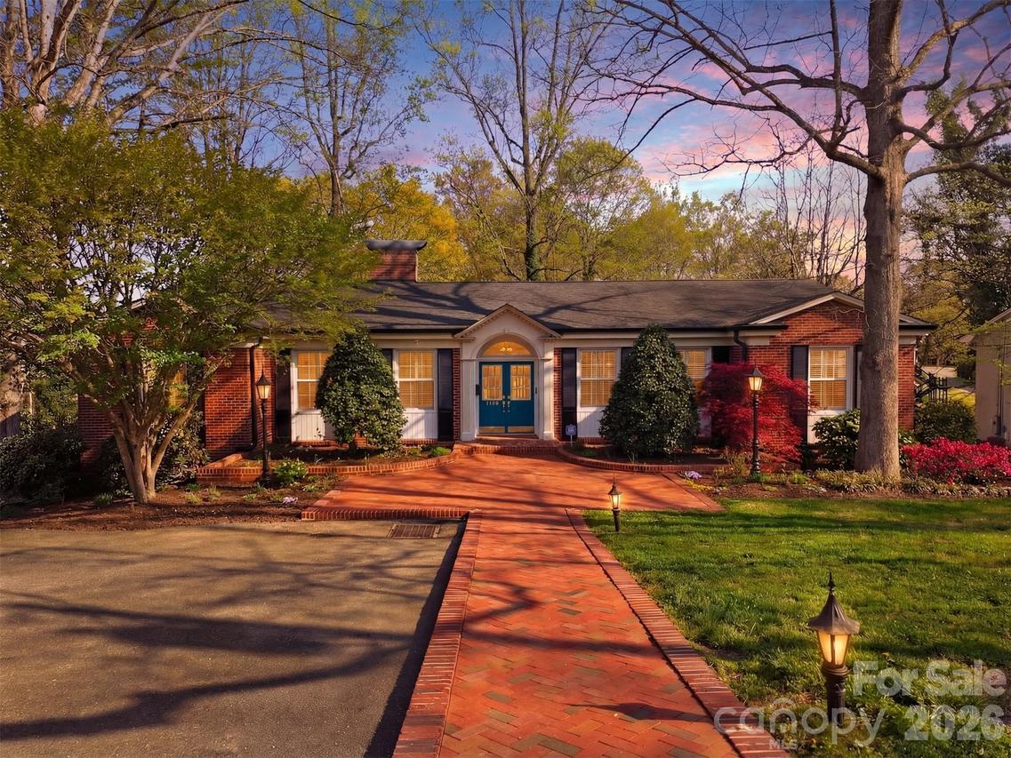 1064 6th Ave., Hickory, NC 28601