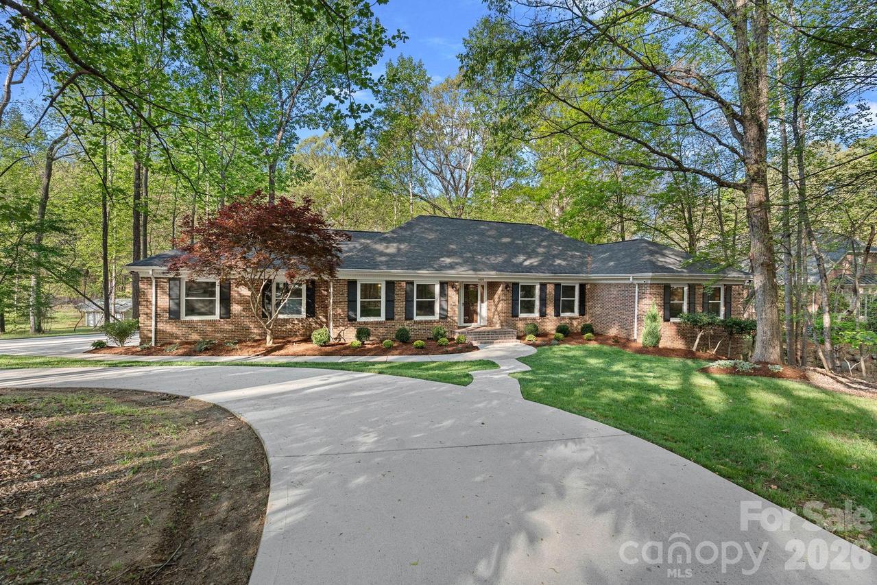 9500 Hampton Oaks Ln., Charlotte, NC 28270