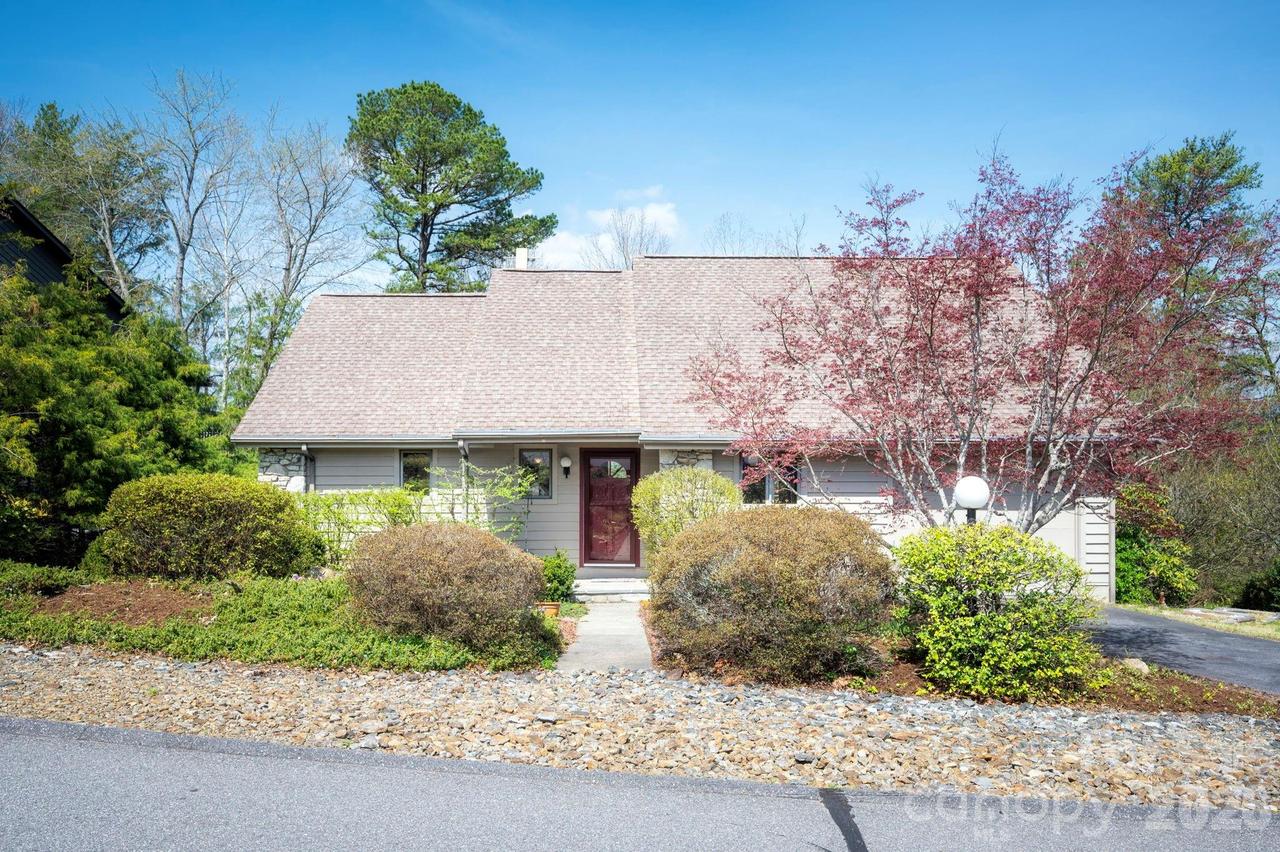 4 Zachary Ridge Rd., Asheville, NC 28804
