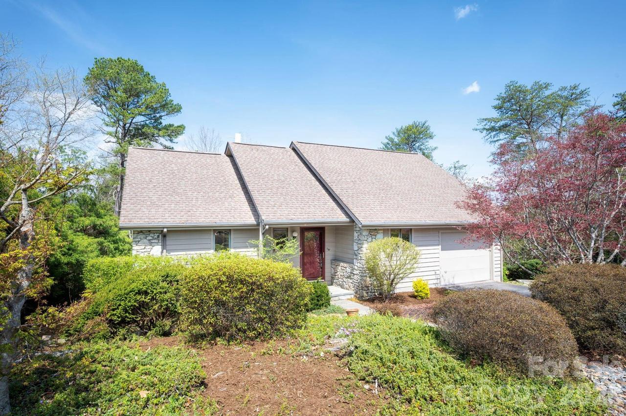 4 Zachary Ridge Rd., Asheville, NC 28804