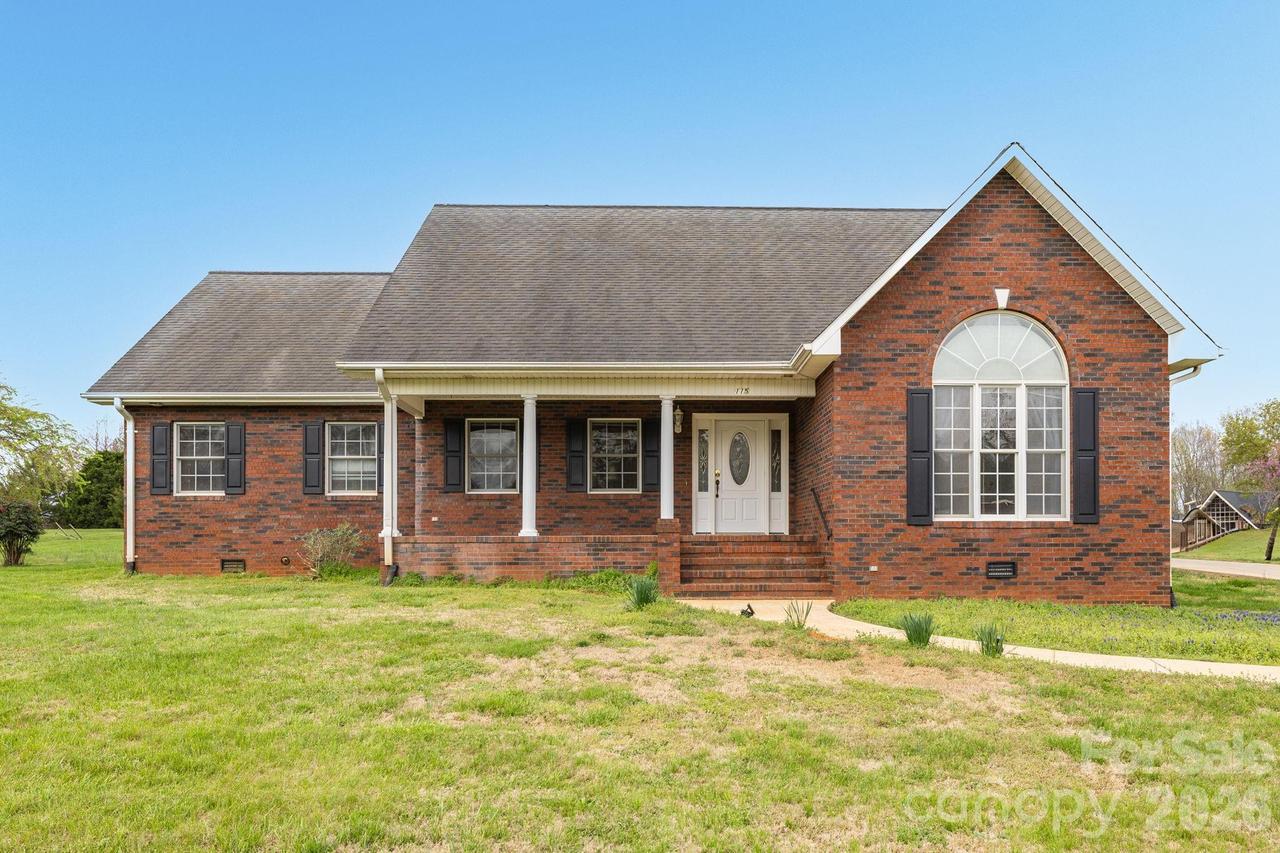 115 Emma Ln., Statesville, NC 28625