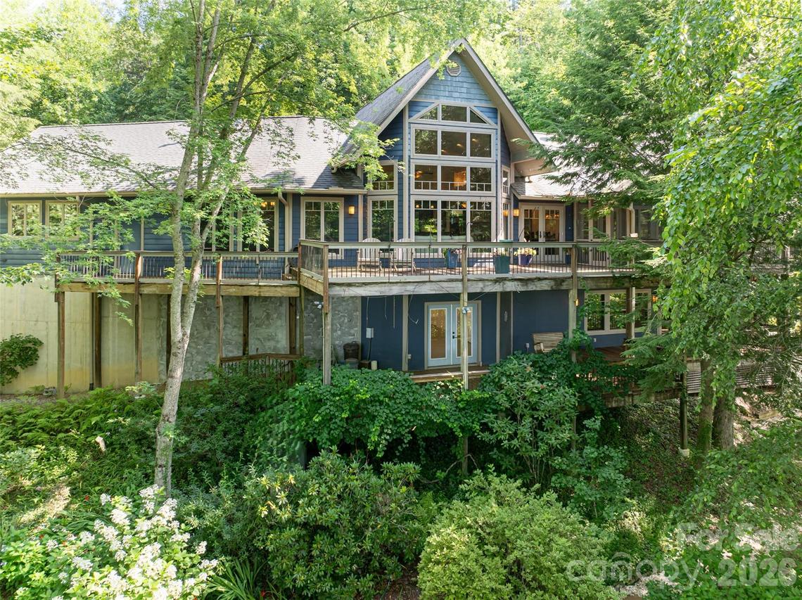 935 Whites Lake Blvd., Saluda, NC 28773