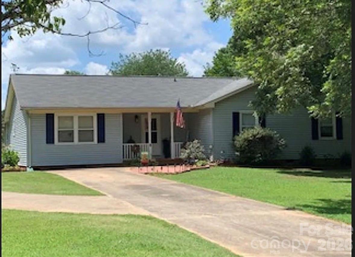 305 Hickory Ln., Salisbury, NC 28147