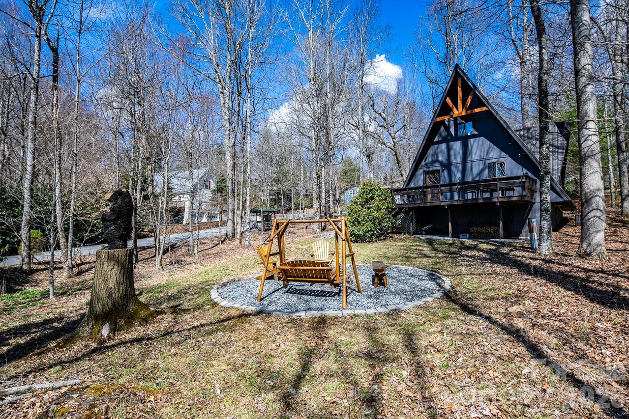 20 Lady Slipper Loop, Newland, NC 28657