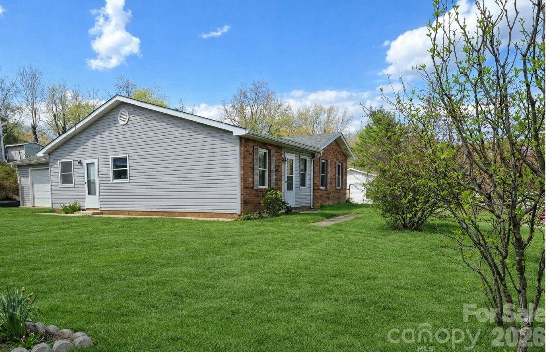 20 Mount Carmel Dr., Asheville, NC 28806