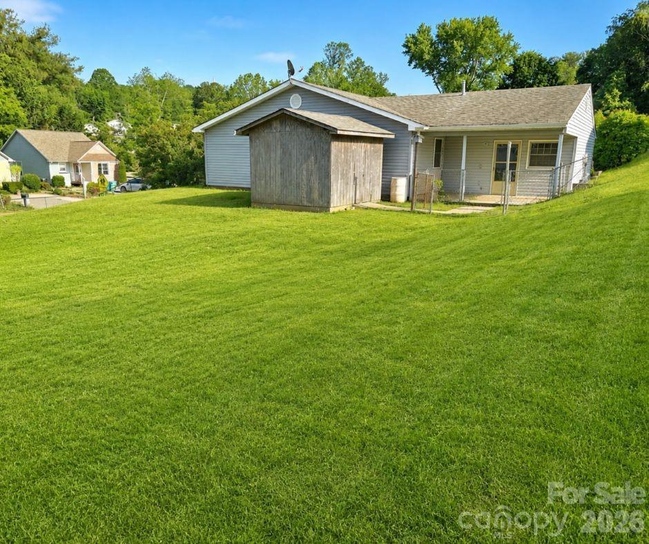 20 Mount Carmel Dr., Asheville, NC 28806