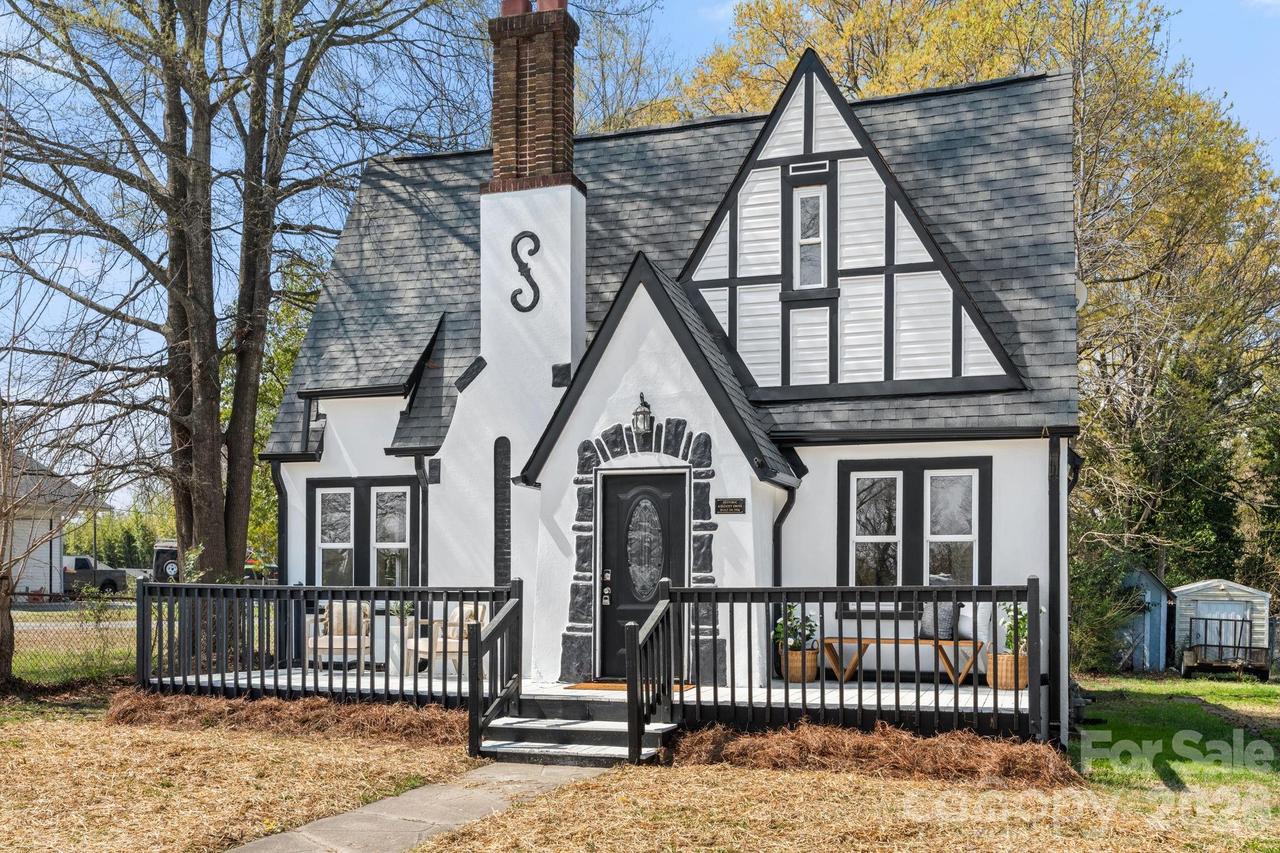 4 Elliott Dr., Thomasville, NC 27360