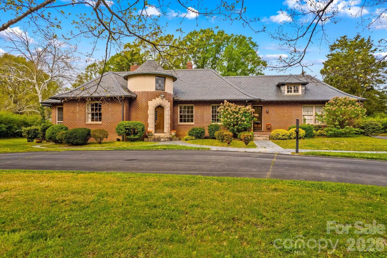 725 Mocksville Ave., Salisbury, NC 28144