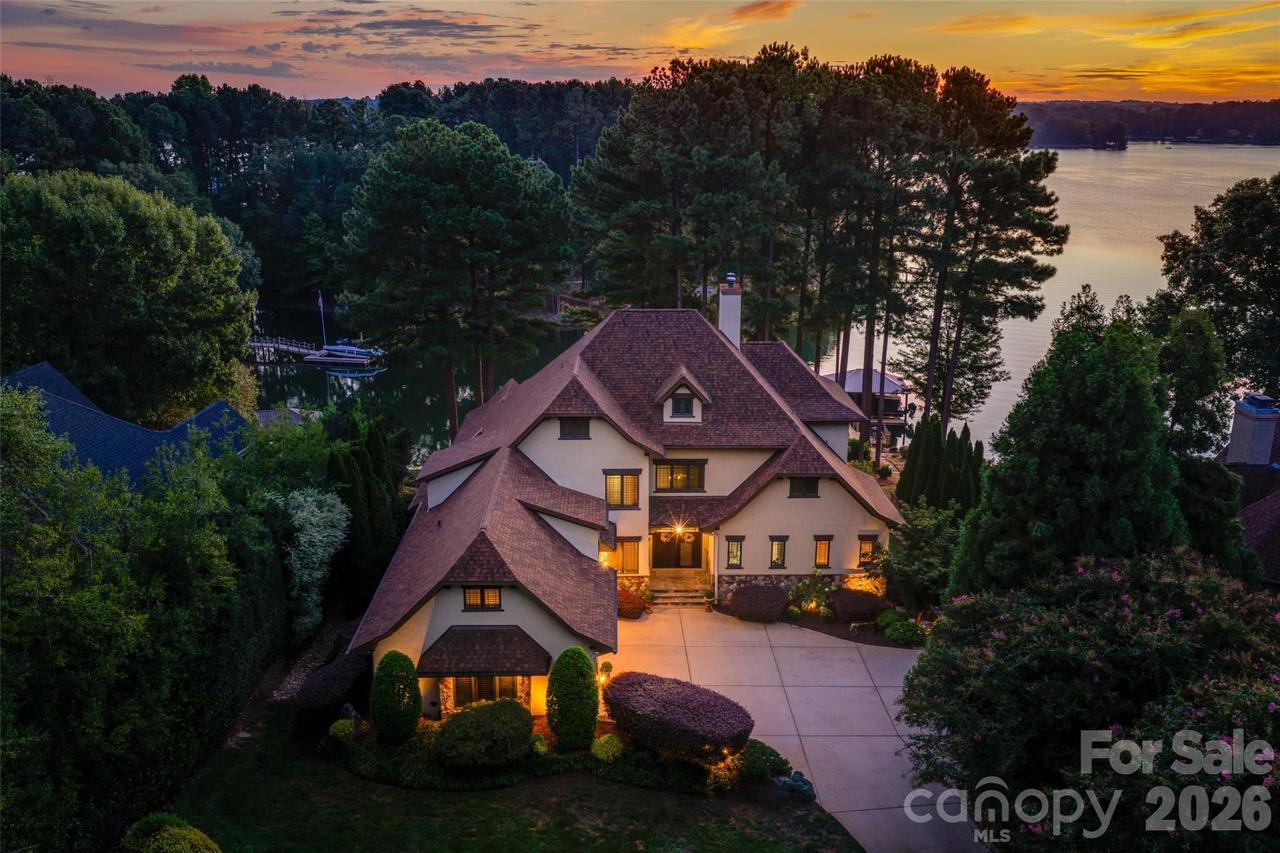 9198 Fair Oak Dr., Sherrills Ford, NC 28673