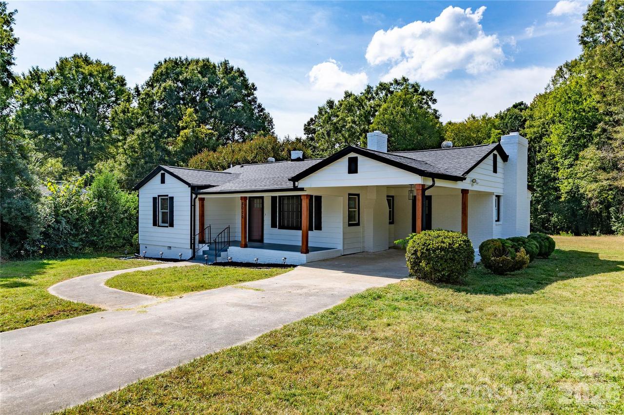 8000 Chapman St., Charlotte, NC 28216