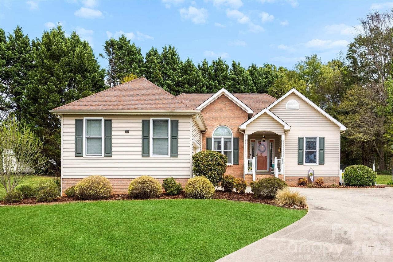 909 Blackburn Ct., Gastonia, NC 28056