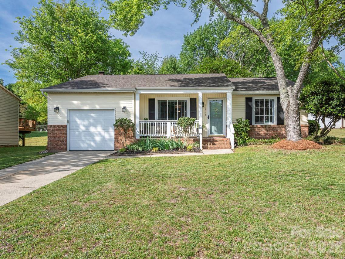 11613 Five Cedars Rd., Charlotte, NC 28226