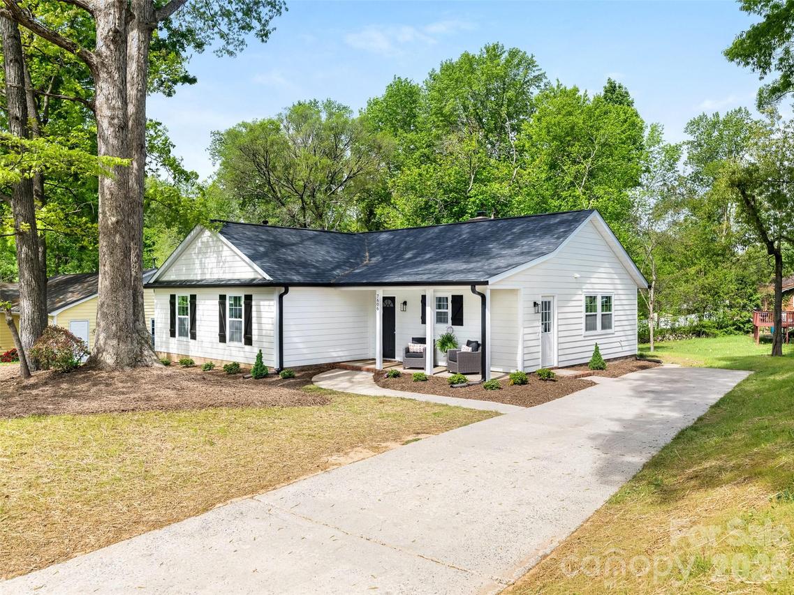 7606 Walnut Wood Dr., Charlotte, NC 28227