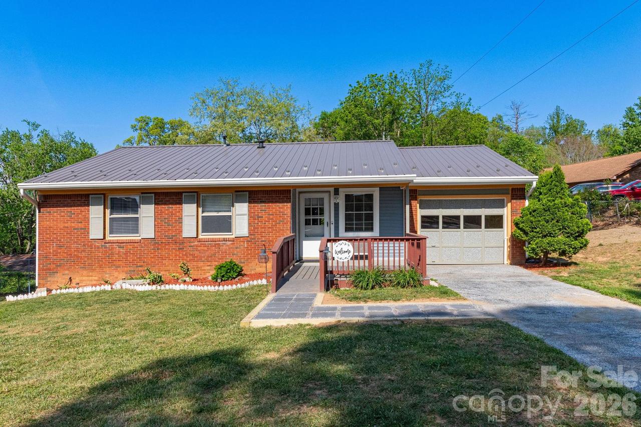 30 Compton Dr., Asheville, NC 28806