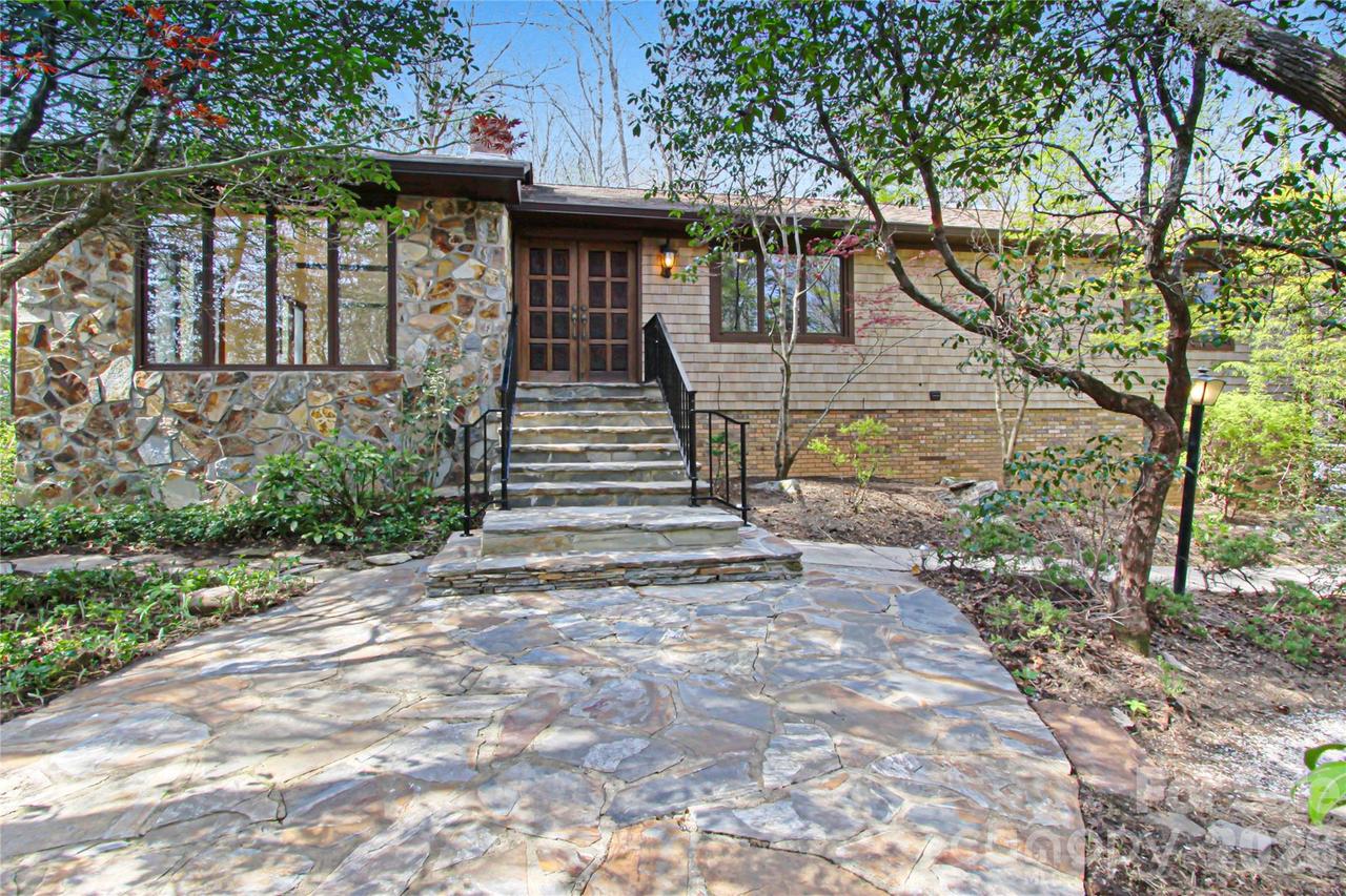 540 Chickadee Ln., Brevard, NC 28712