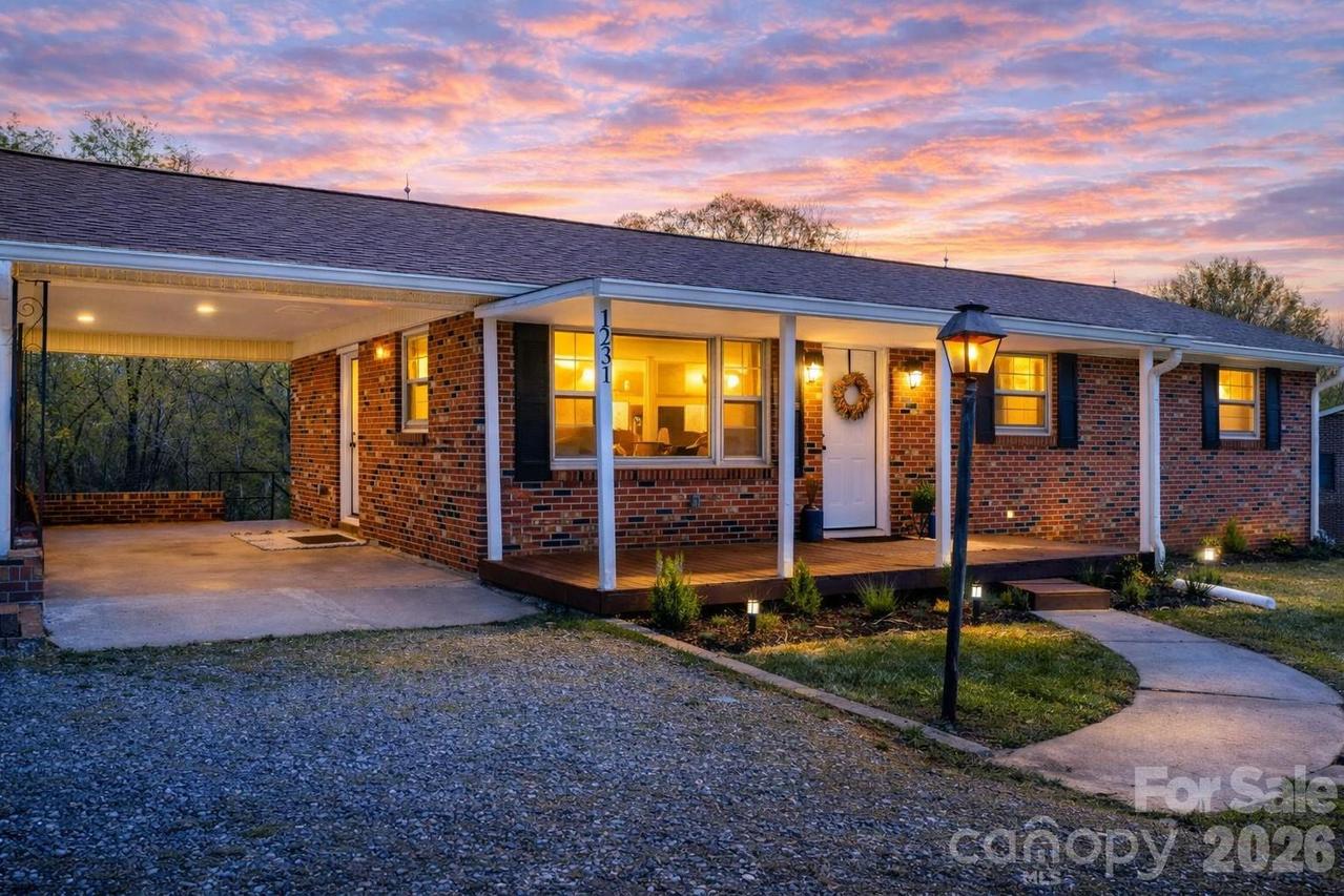 1231 2nd St., Hickory, NC 28602