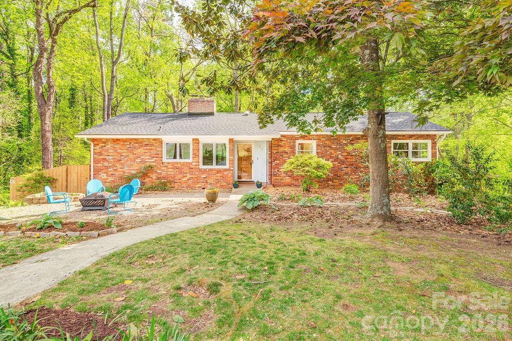 32 Pinehurst Rd., Asheville, NC 28805