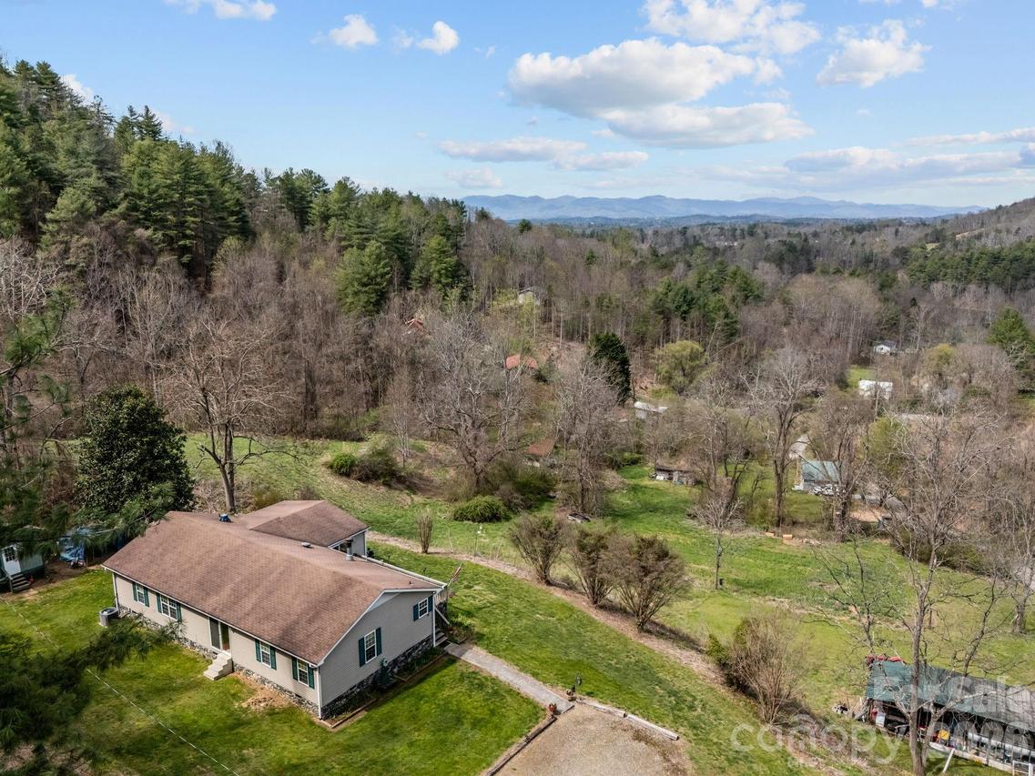 74 Chambers Rd., Weaverville, NC 28787