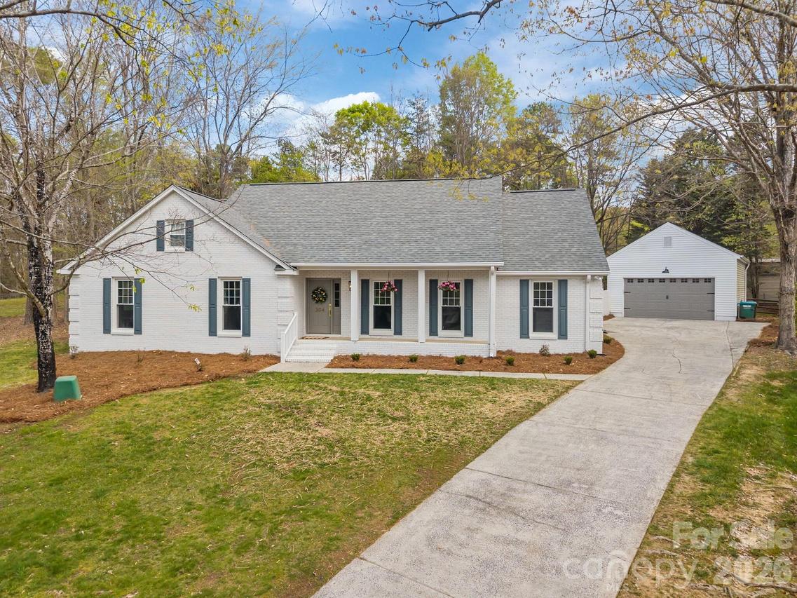 304 Epperstone Ln., Matthews, NC 28105