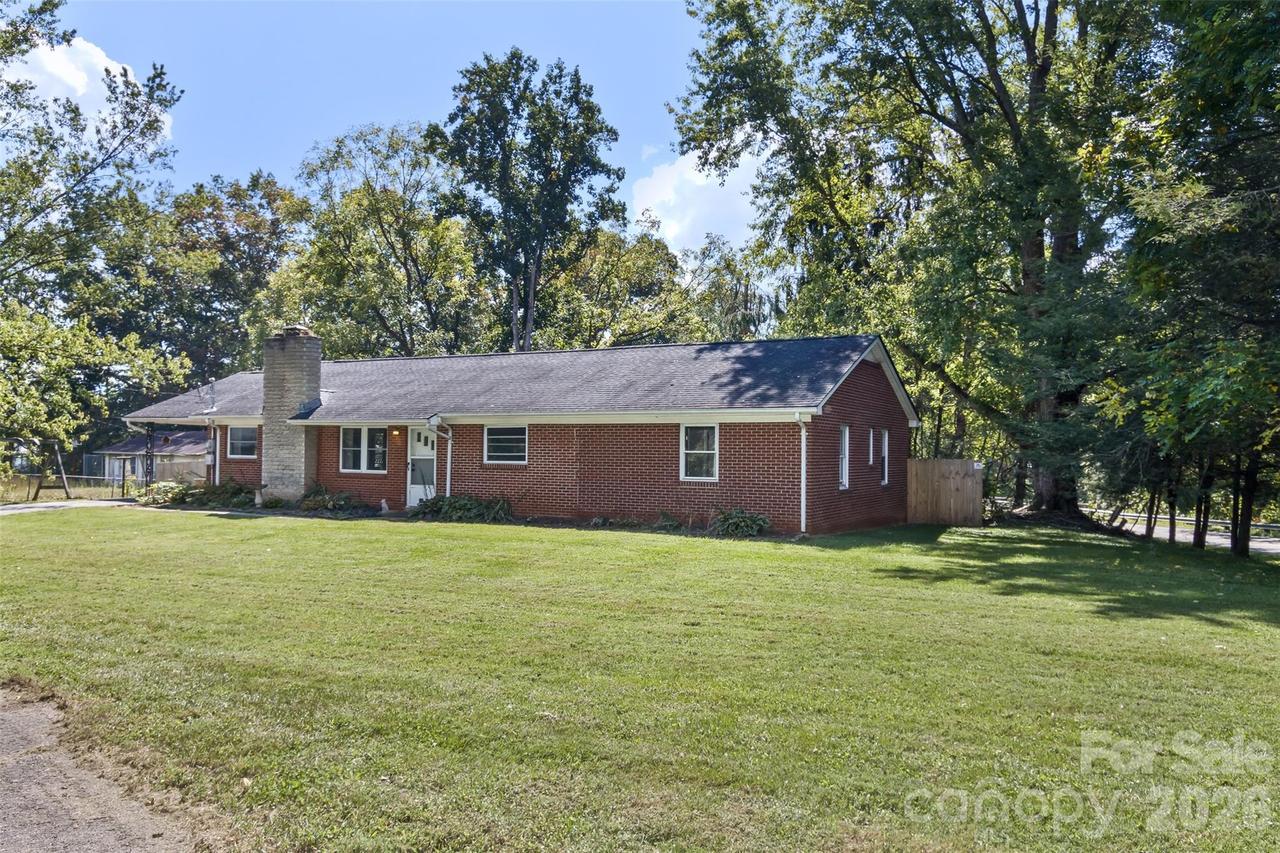 30 Valley Hill Dr., Canton, NC 28716