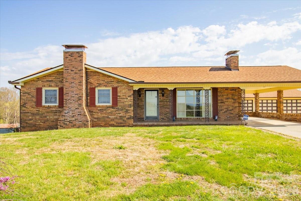 3556 White Plains Rd., Roaring River, NC 28669