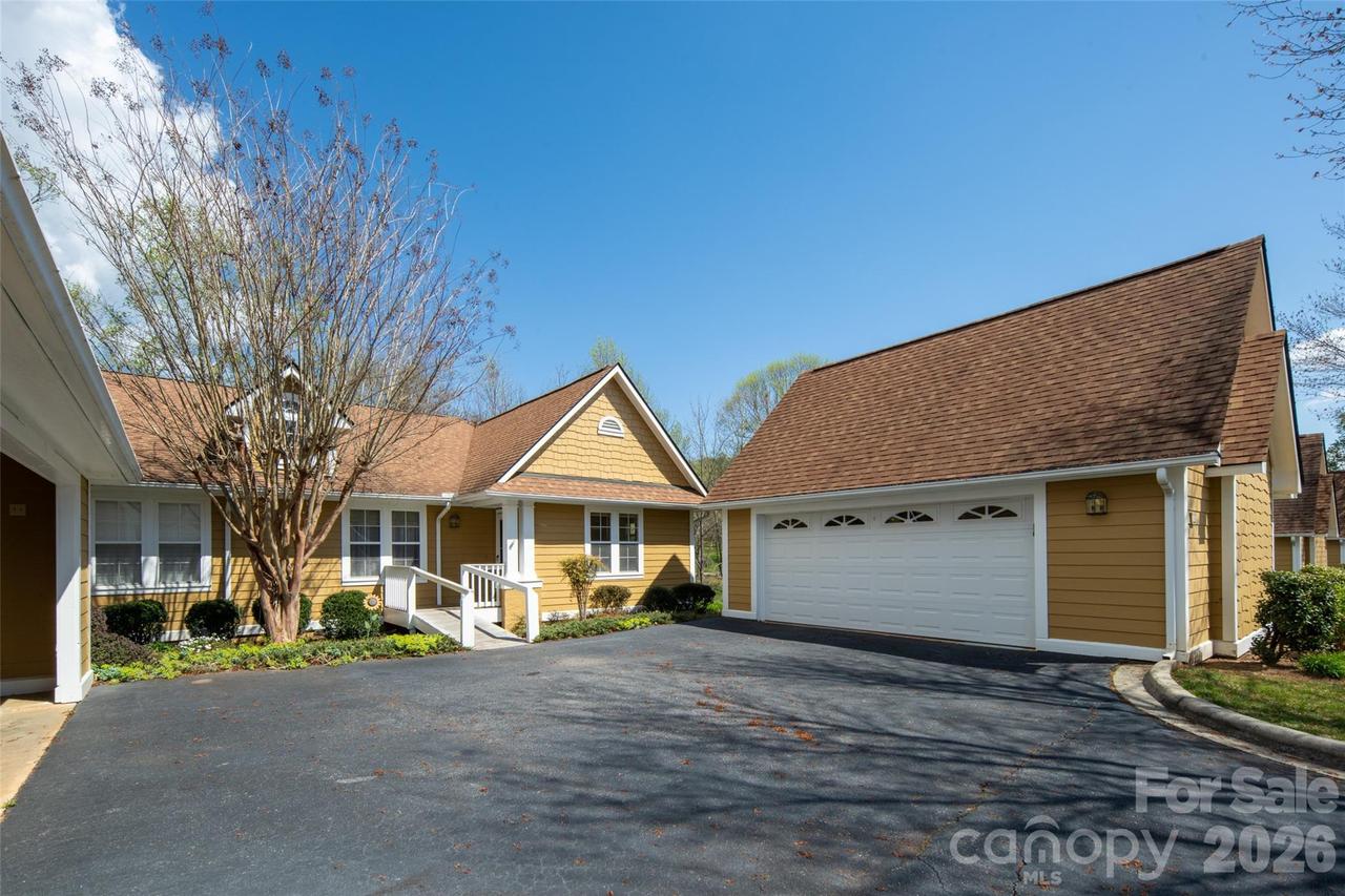 803 Woodlea Ct., Asheville, NC 28806