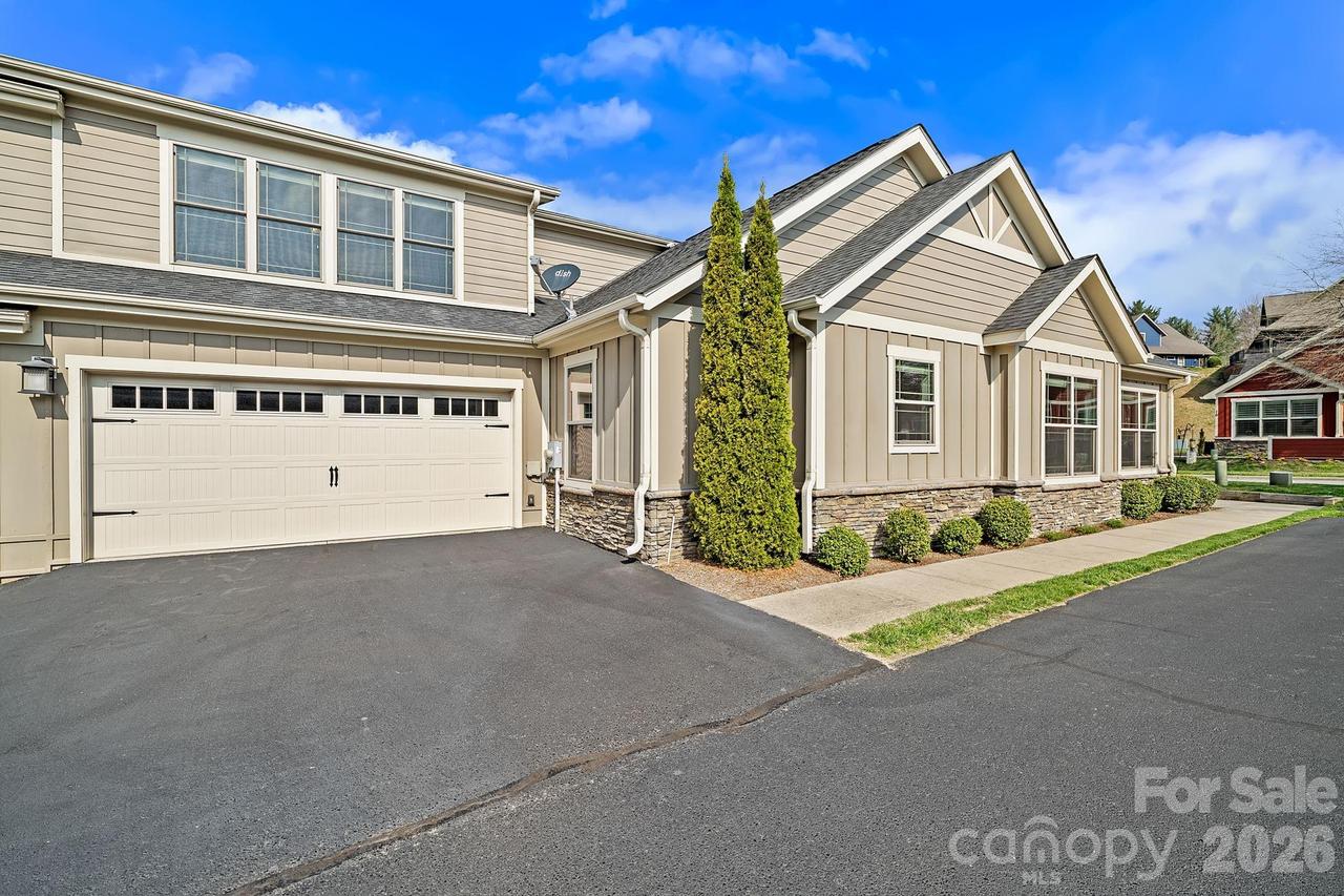 9 Brookstone Pl., Candler, NC 28715