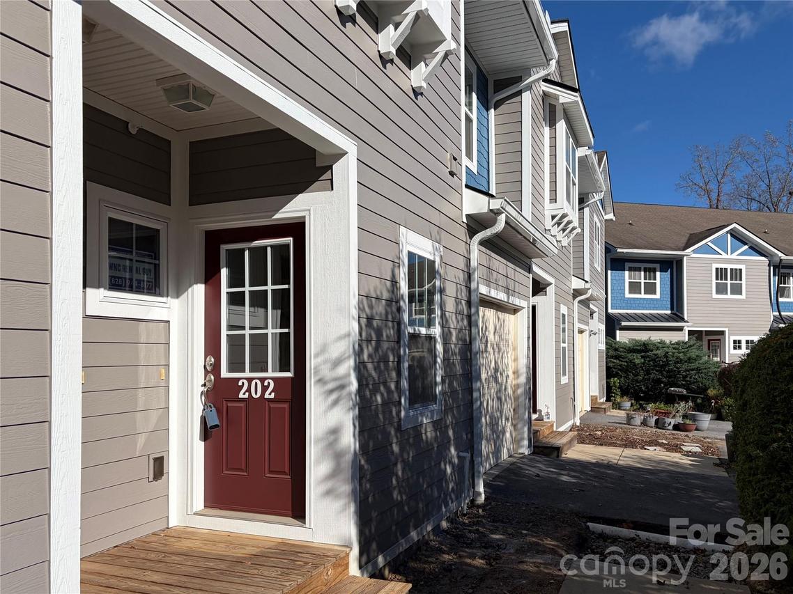 94 Foxden Dr. #202, Fletcher, NC 28732