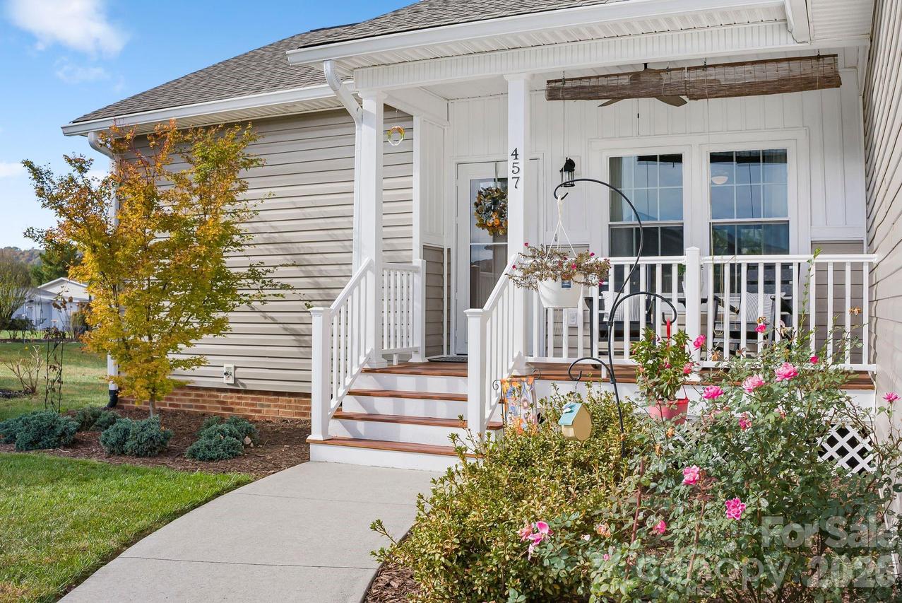 457 Riverwind Dr., Hendersonville, NC 28739