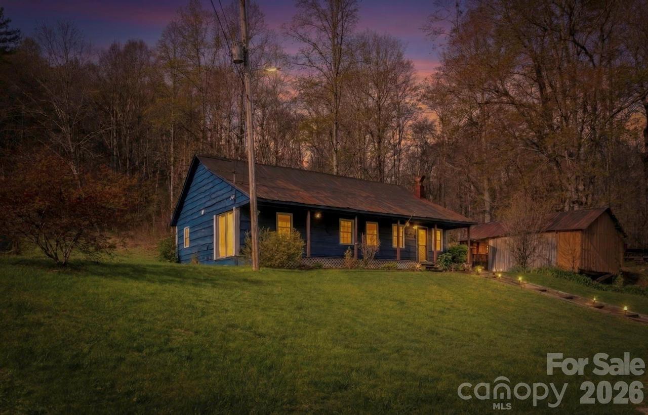 3041 Bald Mountain Rd., Burnsville, NC 28714