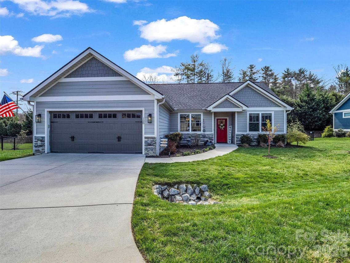 128 Shoeing Box Way, Hendersonville, NC 28792