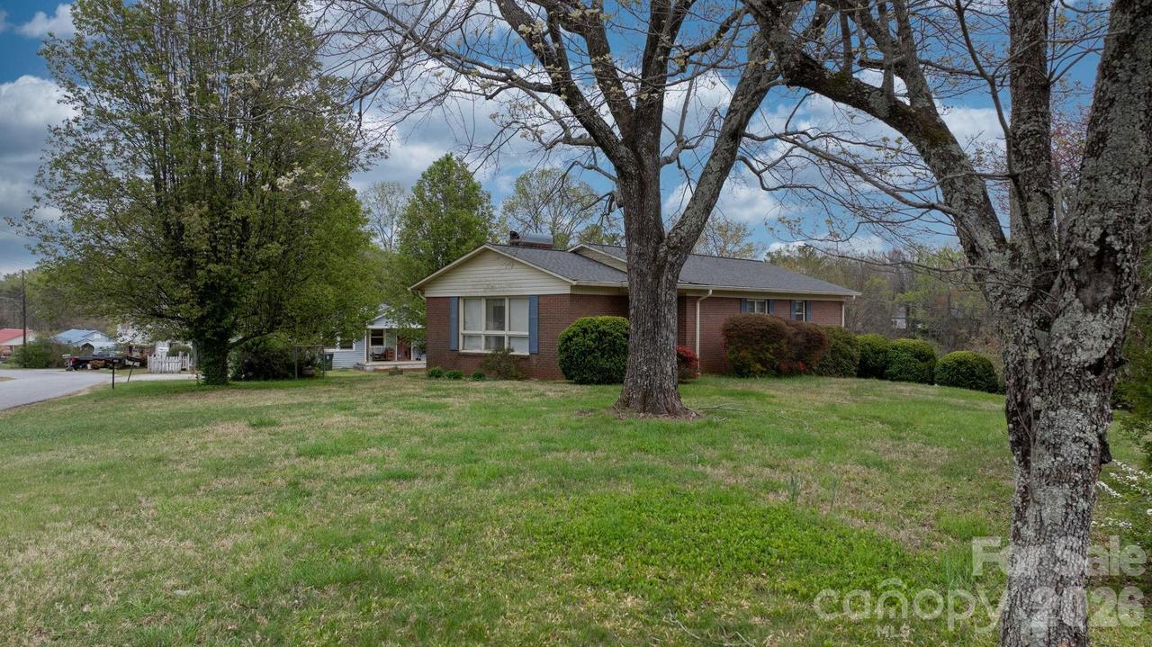 200 Hayes Ave., Hudson, NC 28638