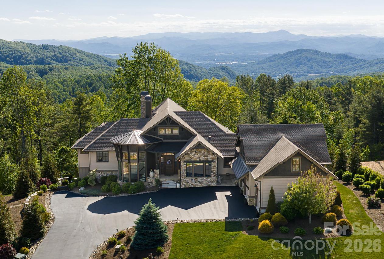 31 Bear Tree Ct., Hendersonville, NC 28792