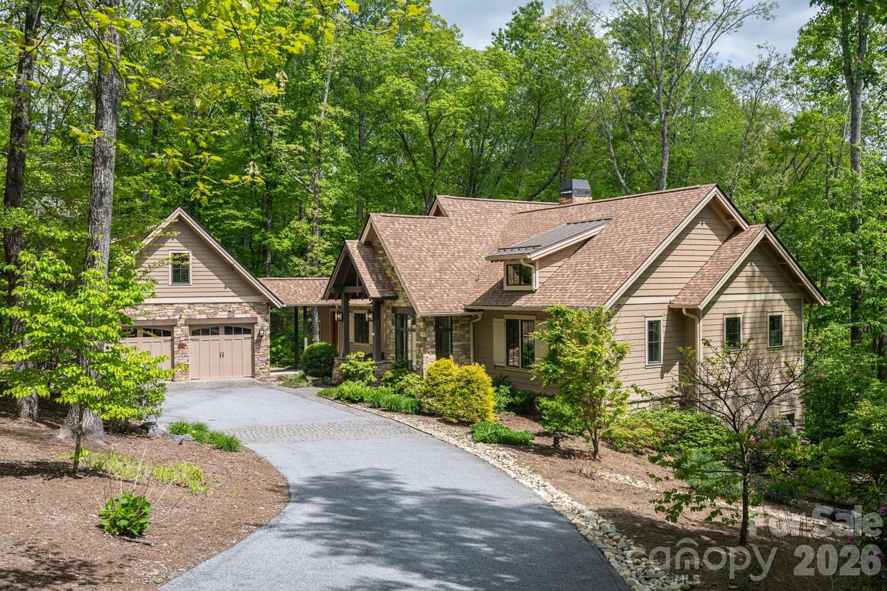 587 Autumn Sky Dr., Hendersonville, NC 28792