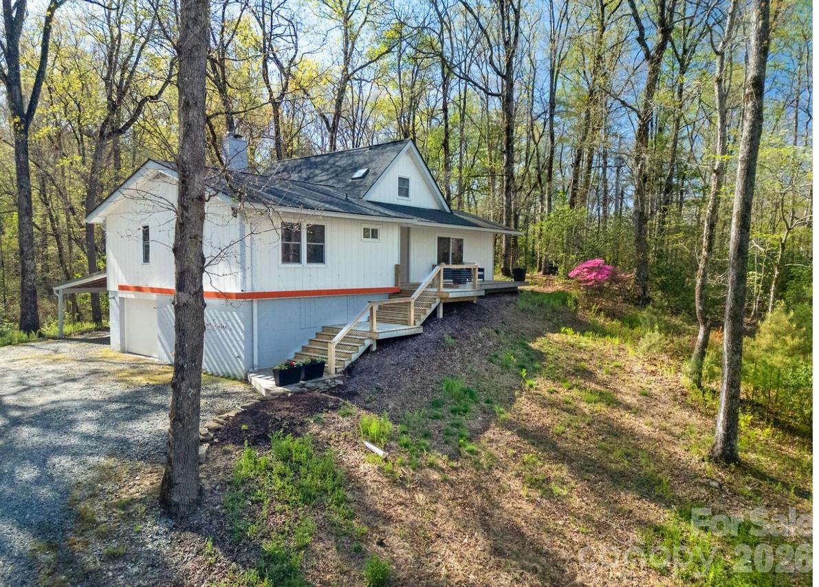359 Rainbow Lake Dr., Brevard, NC 28712