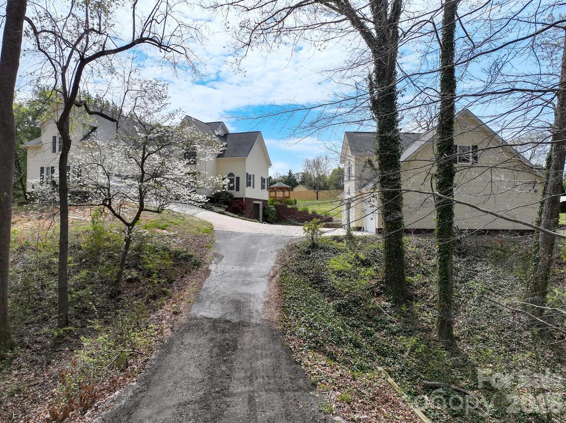 6665 Dellwood Dr., Kannapolis, NC 28081