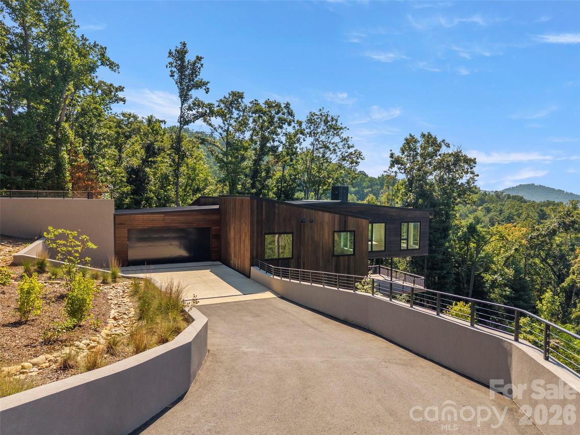 641 Elk Mountain Scenic Hwy., Asheville, NC 28804