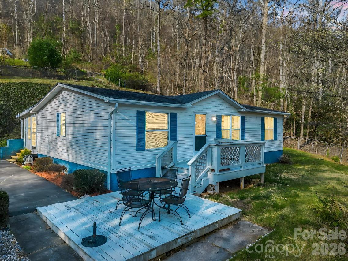 48 Laurel Cove Rd., Leicester, NC 28748
